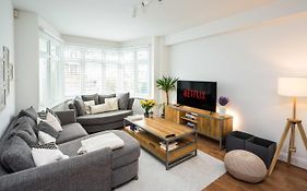 Contemporary 5 Bedroom With Garden North Finchley